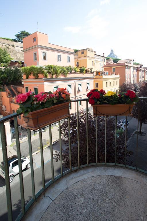 Appartamento La Finestra Su San Pietro Rom Exterior foto